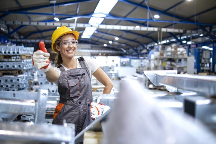 女性でも工場・製造業に転職可能？
